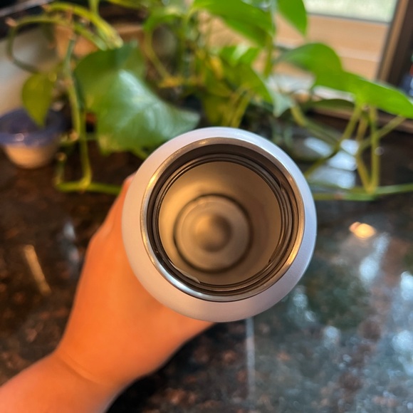 24 oz slim hydroflask in fog - Picture 8 of 13
